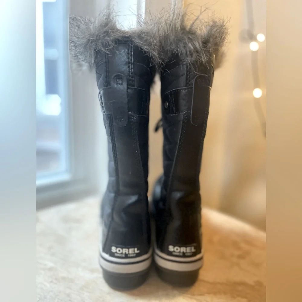 NWOT! Women’s Sorel Tofino II Black Snow/Rain Boots w/Grey Faux Fur Trim Sz 8